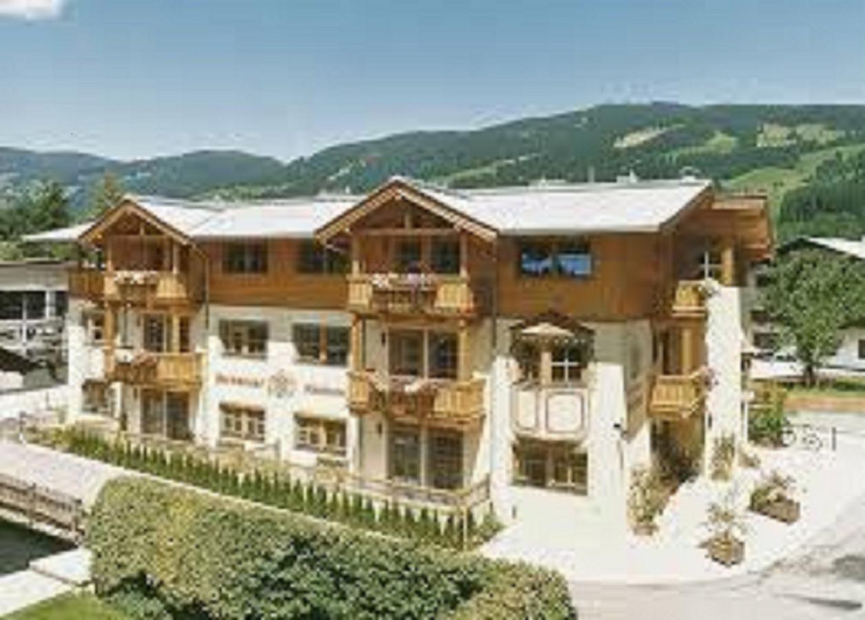 Ferienhaus Hotel Roesslwirt เคิร์ชแบร์ก อิน ทิโรล ภายนอก รูปภาพ